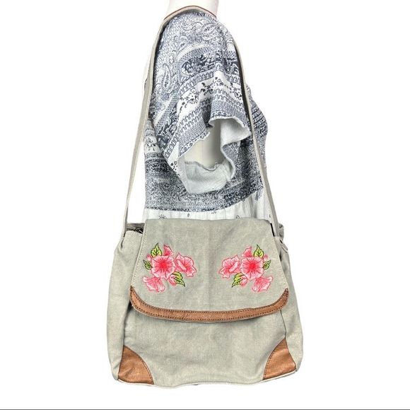 Mona B Gardenia shoulder bag